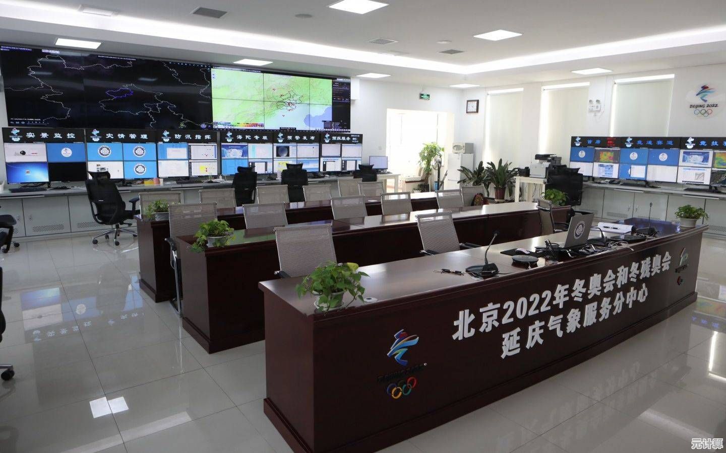 精准预报桌面天气工具，动态追踪气温波动与实时预警