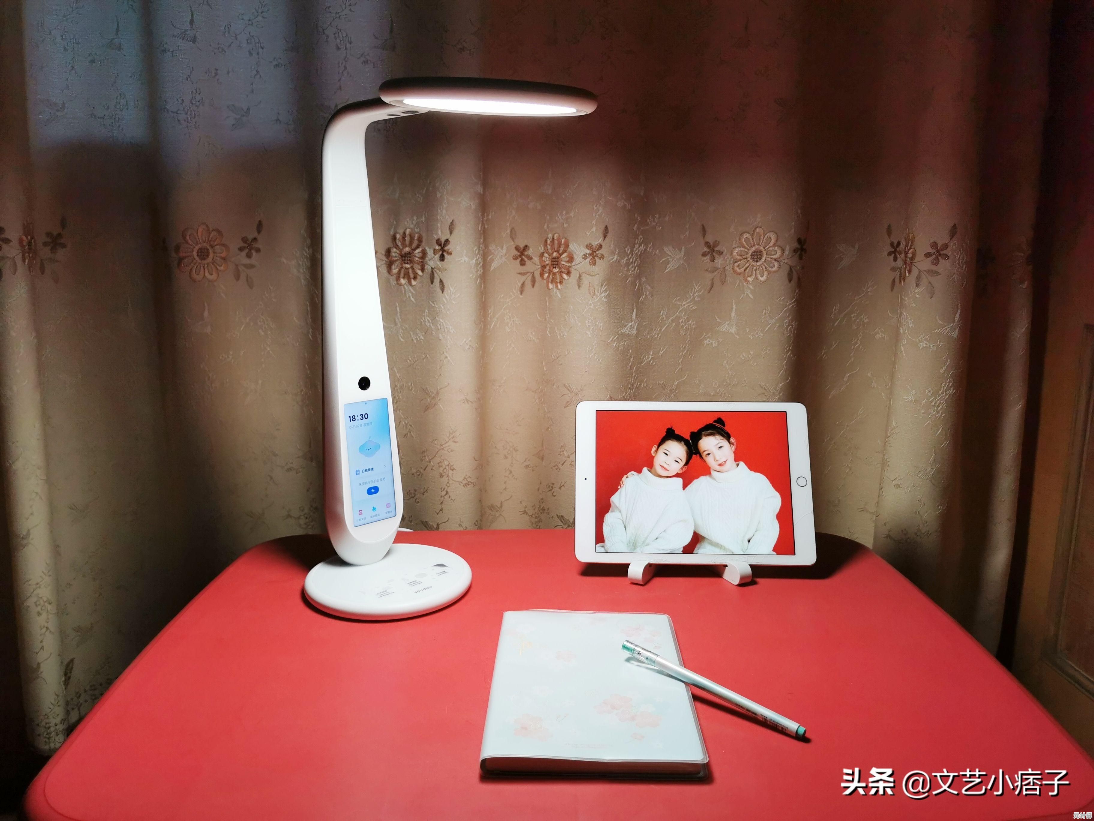 【指尖轻触焕发视觉魔力，动态壁纸让手机桌面鲜活起来】
