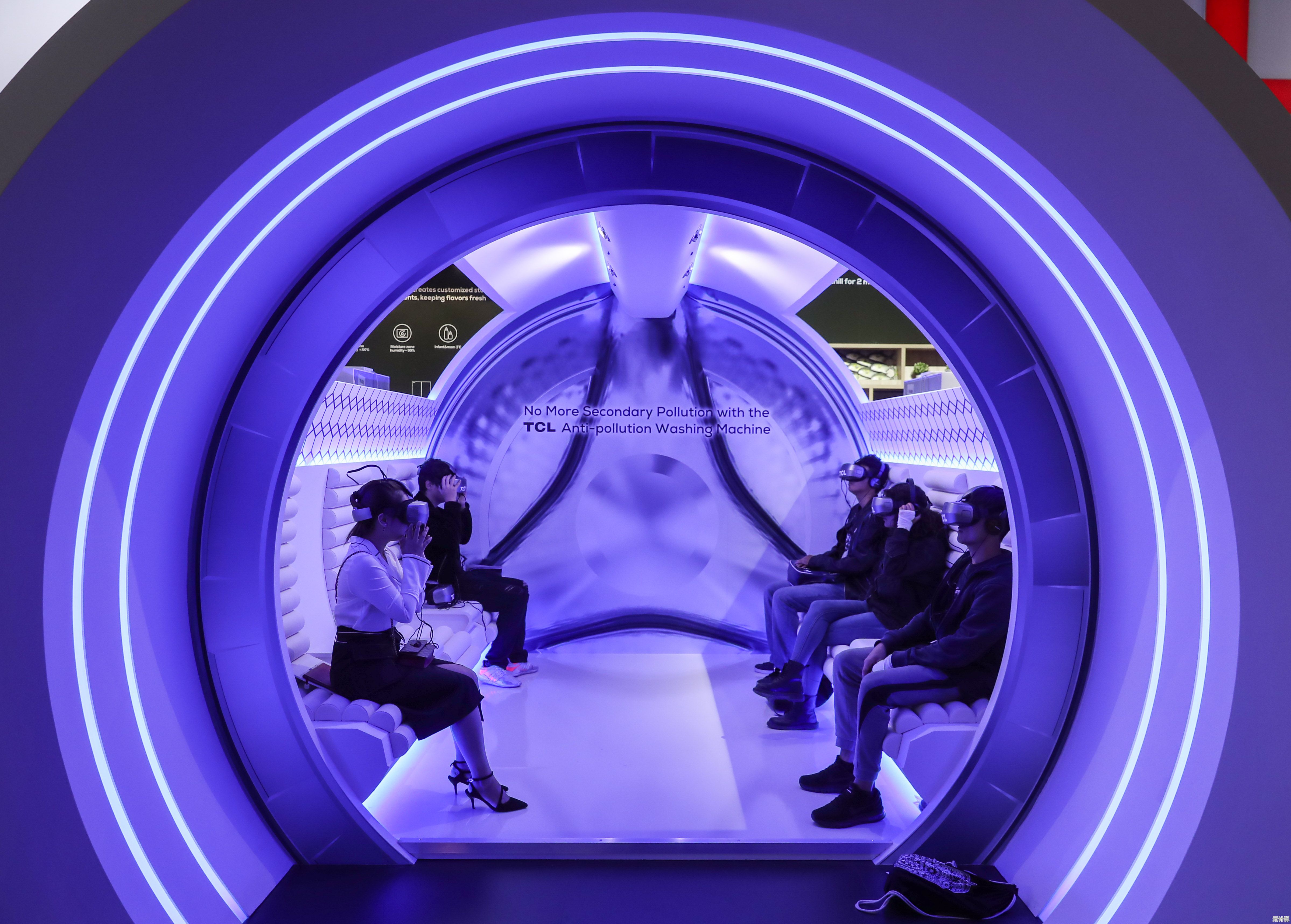 2025年虚拟现实开放空间，瓶中微观小径收藏品全景沉浸体验