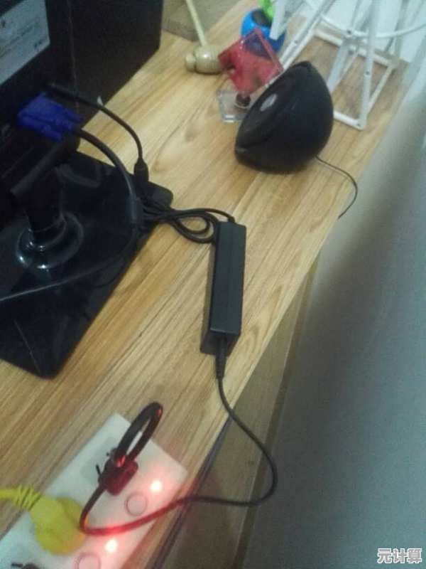 显示器电源线：稳定电流输送，保障画面持久清晰无闪烁