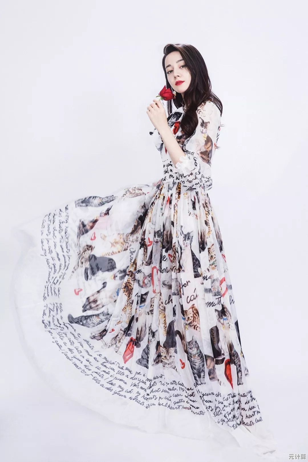想要解锁更多时尚校园风服装？快来《装扮少女》开启你的换装之旅吧！
