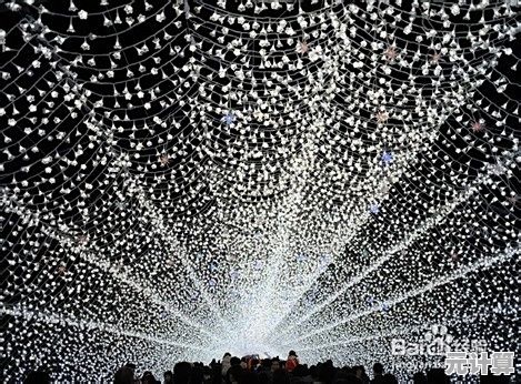 2025限定M416夜灯皮肤来袭：夜色迷情主题，动态霓虹灯效火力全开体验！