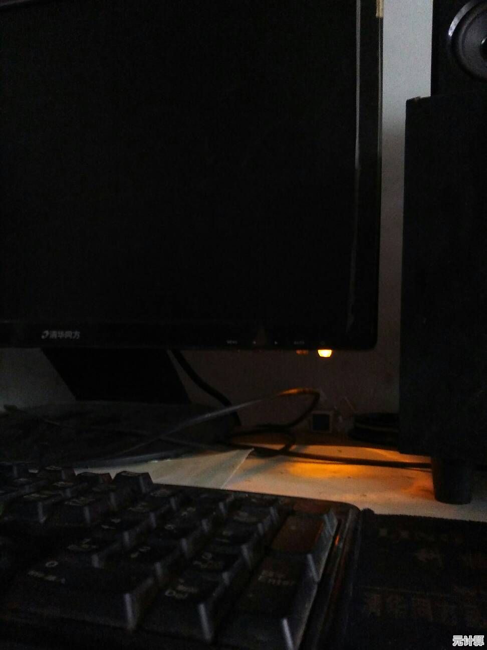 电脑运行正常但显示器黑屏?实用恢复步骤与排查技巧 电脑运行正常但显示器黑屏?实用恢复步骤与排查技巧