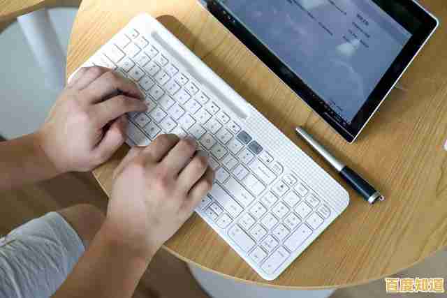 轻松提升工作效率，便携蓝牙键盘无线连接，随时随地高效输入