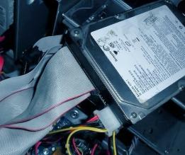 电脑黑屏不再慌:手把手教你高效诊断与解决的完整教程 电脑黑屏不再慌:手把手教你高效诊断与解决的完整教程