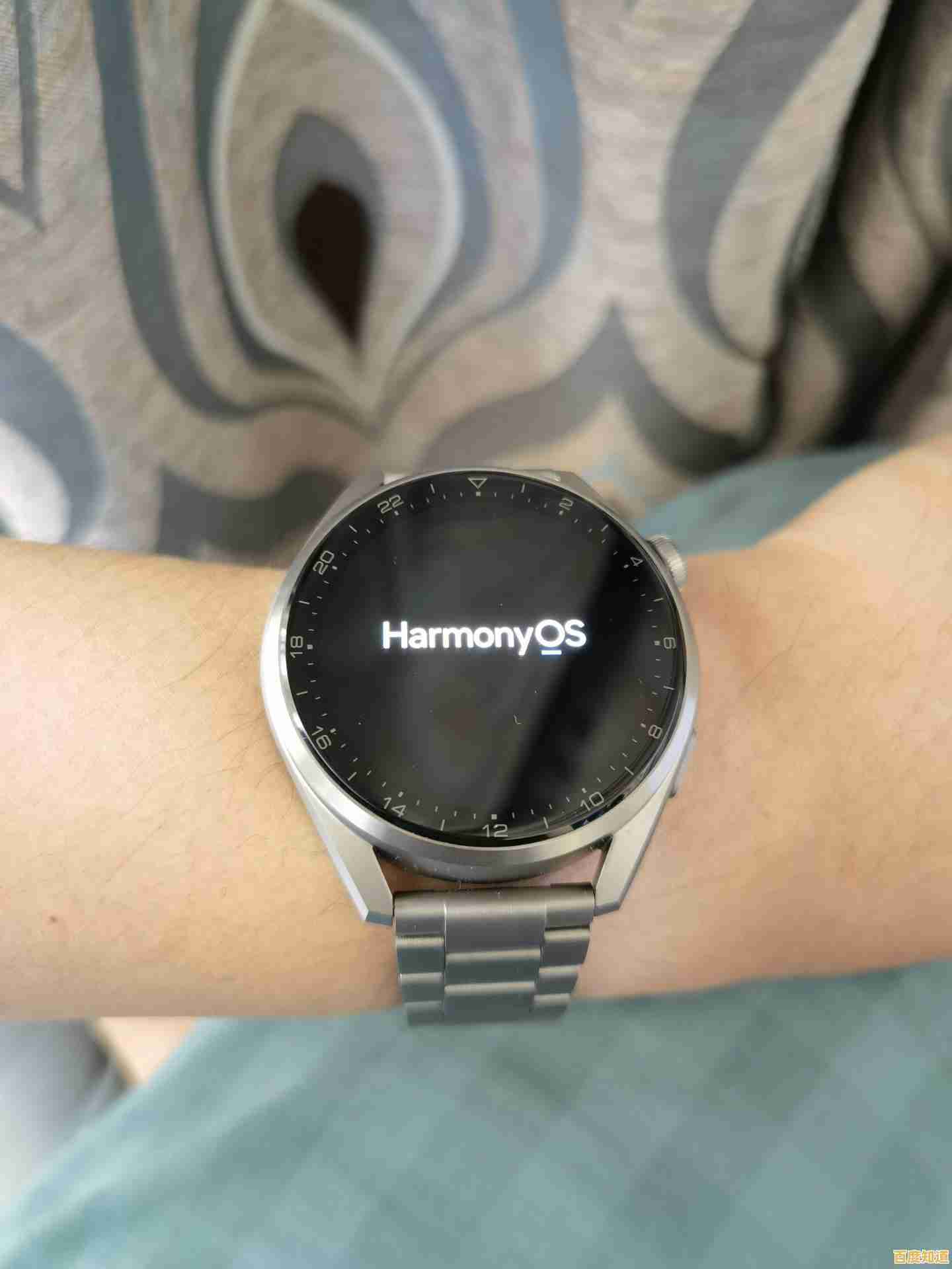 一根手指就能玩转《滚动的天空》你准备好冲上高分了吗？