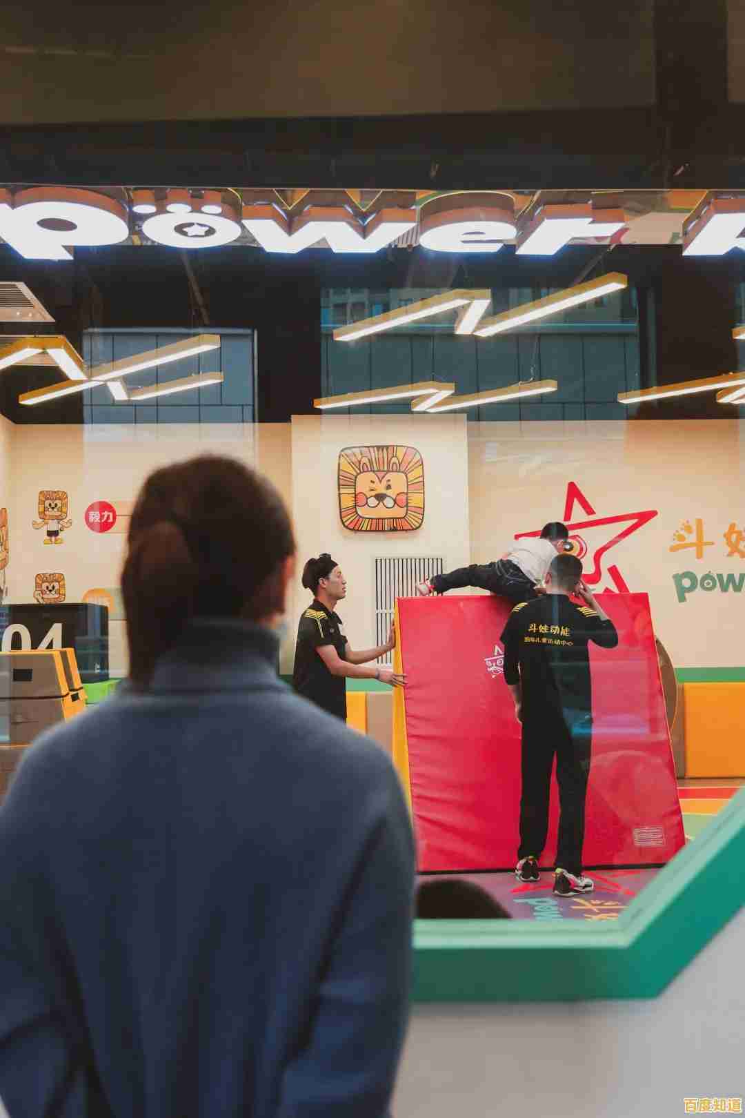 还在寻找竖屏跑酷游戏的乐趣?街区跑酷》等你来挑战高分! 还在寻找竖屏跑酷游戏的乐趣?街区跑酷》等你来挑战高分!