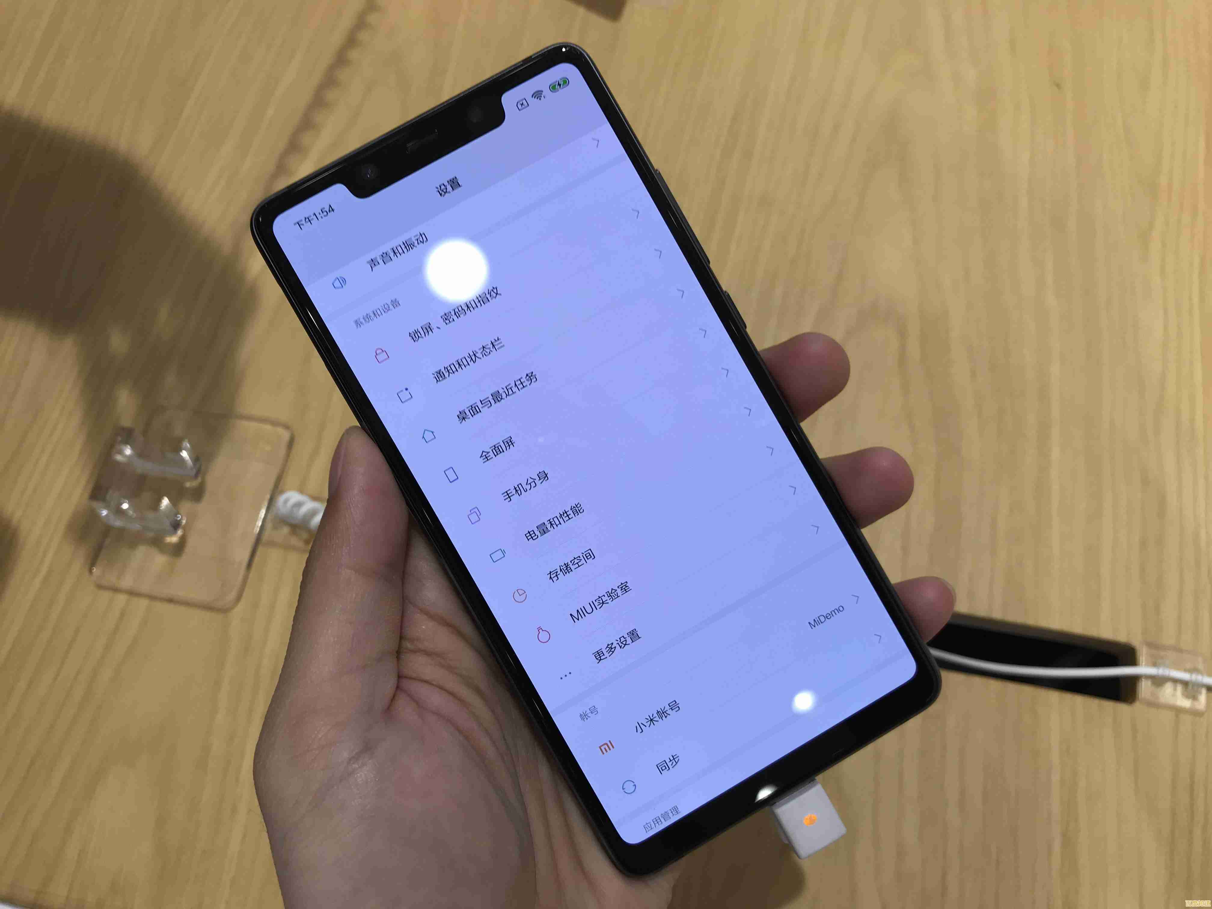 体验小米8se：小巧外形下的高性能智能手机